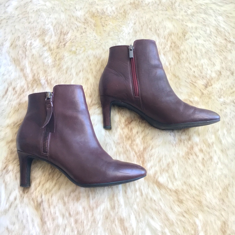 Clarks burgundy wine leather ankle boots - size 5